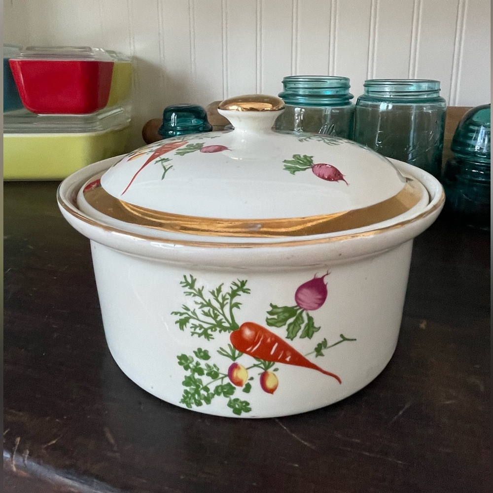 SOLD Vintage Hall China Vegetable Harvest Casserole Dish❤️🥕 - Picture 11 of 13